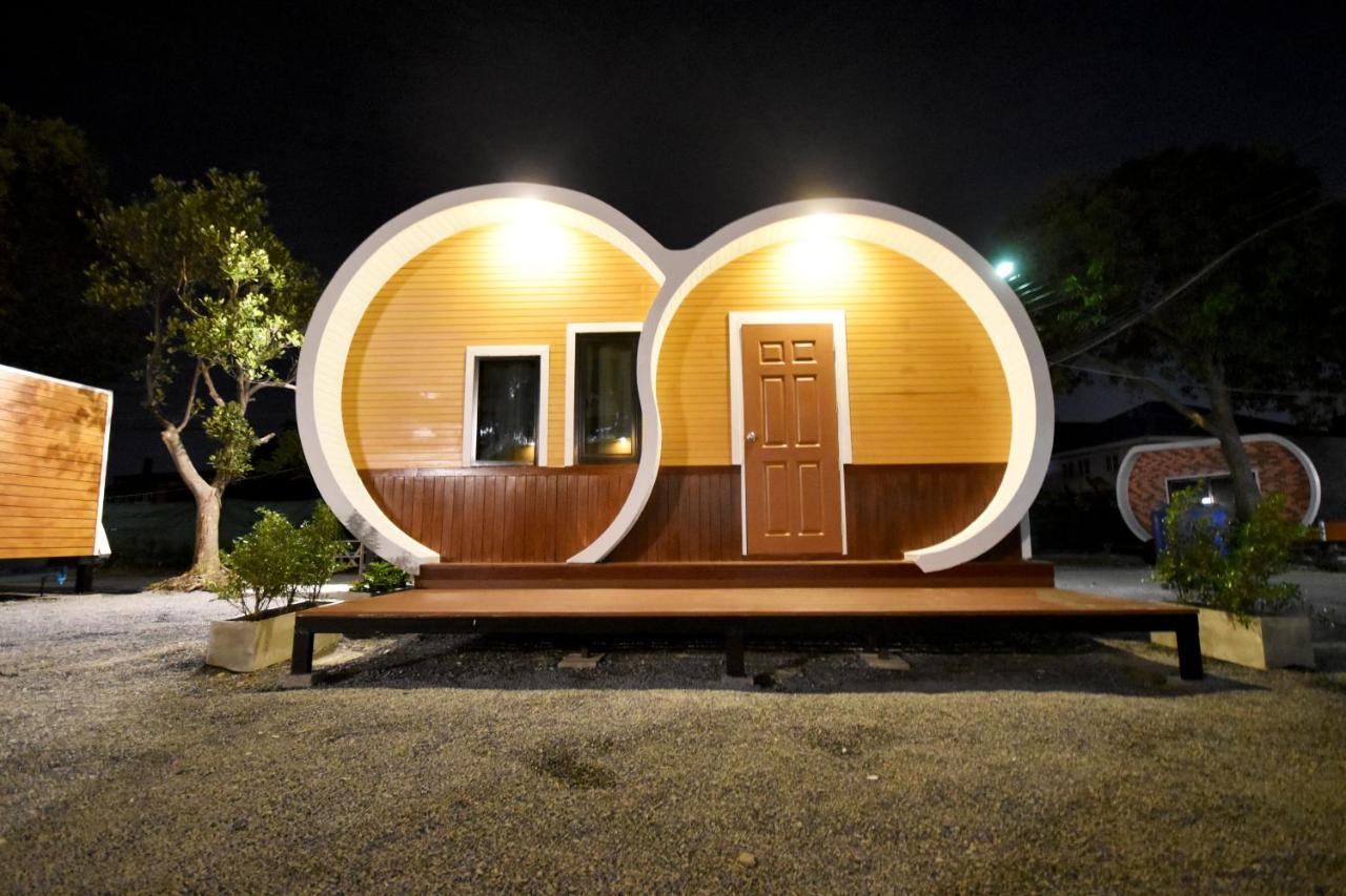 Tiny Hut Resort Bangkok Exterior foto